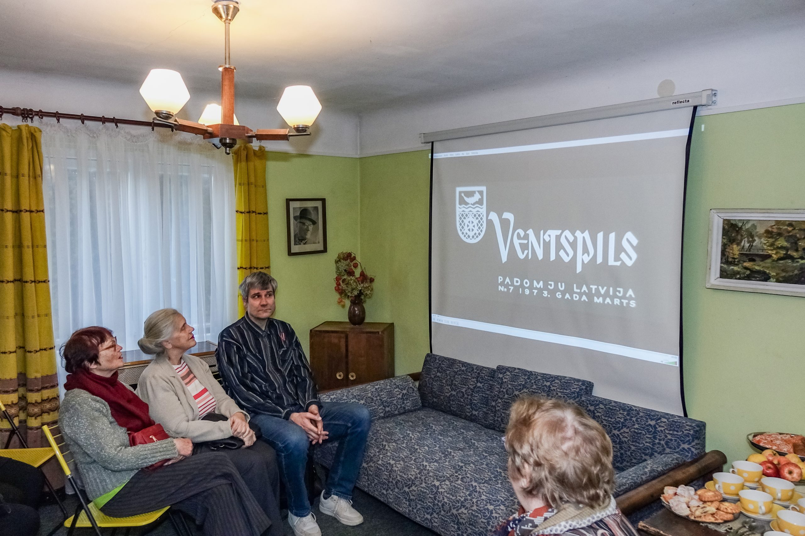 H.Dorbes muzejs -Kino žurnāla Padomju Latvija demontrēšana